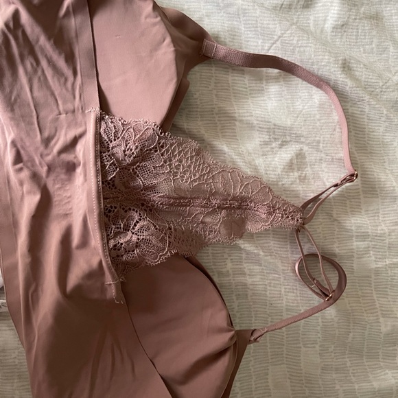 36D and C and medium sport bras - Picture 5 of 7